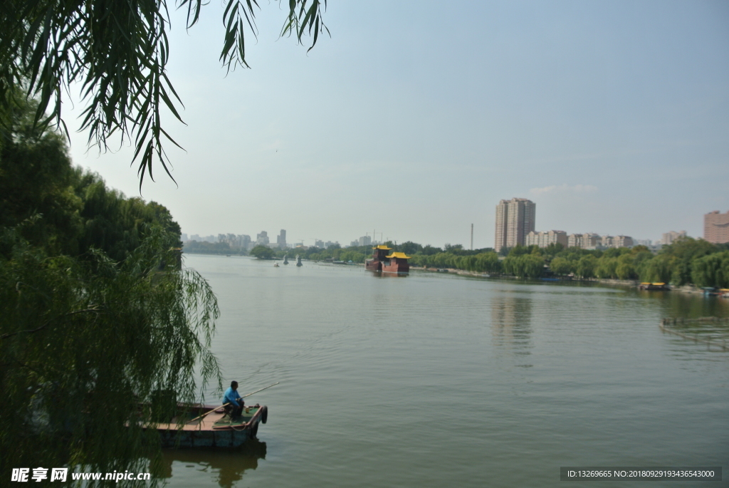 大明湖  济南大明湖   济南