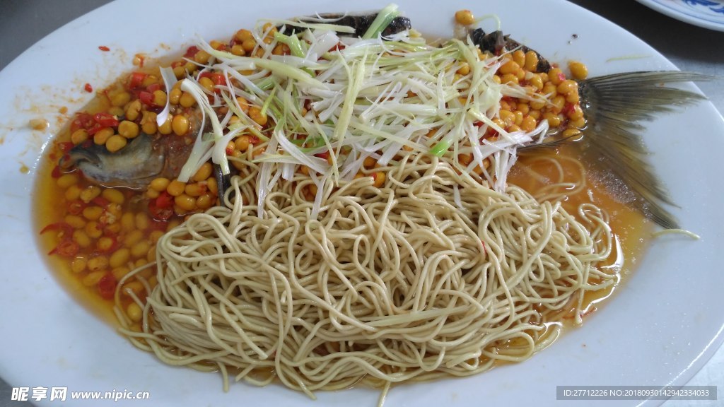 腊八豆蒸半条鱼