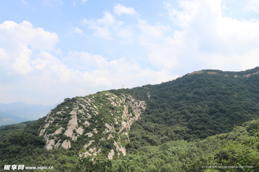 蓝天白云山 山区风景 远山