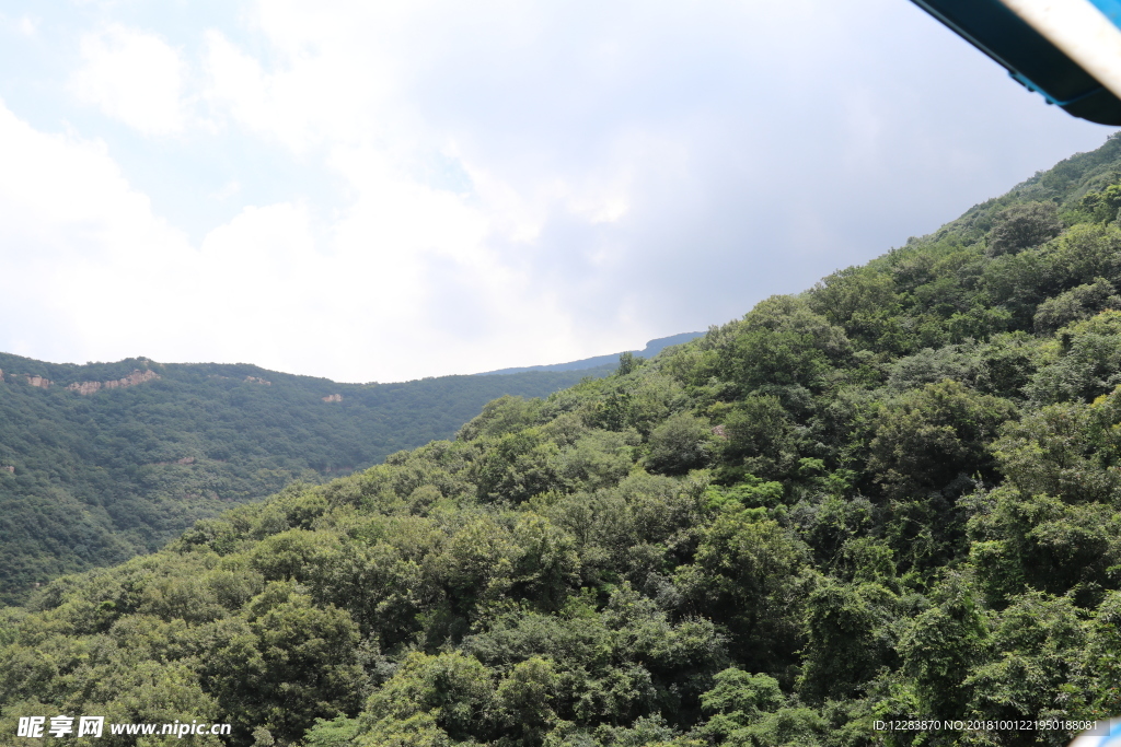 远山白云