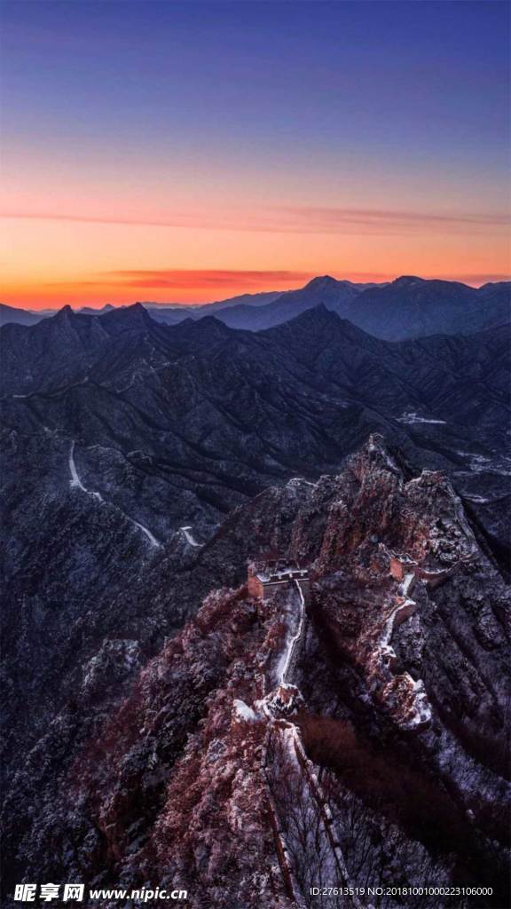 夕阳下的群山图片