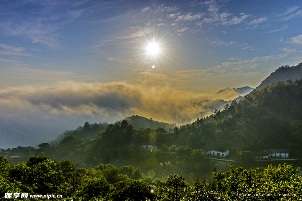 晨光映山村