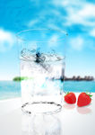 水杯草莓海报