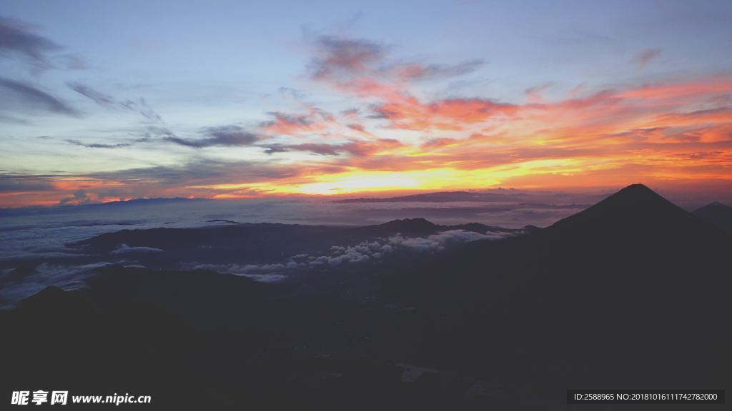 天空 唯美夕阳 云层  云朵