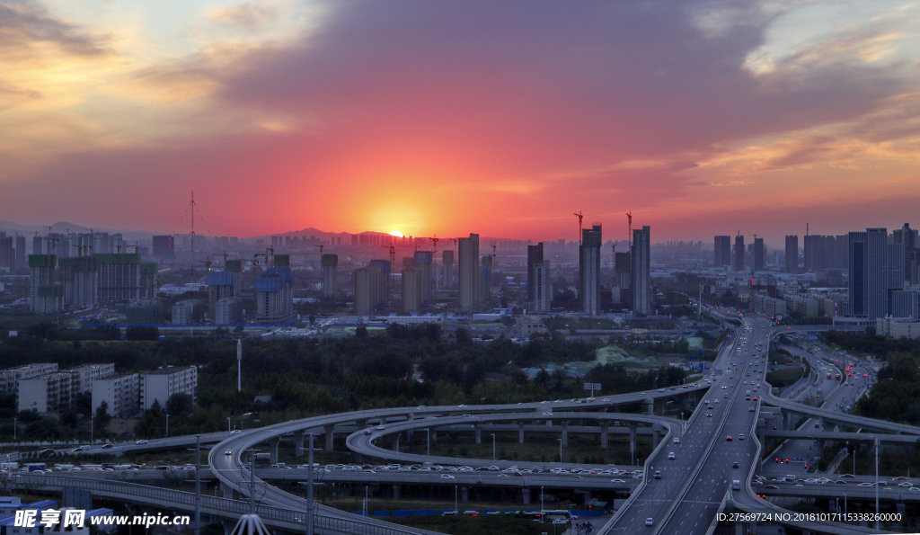 城市夕阳