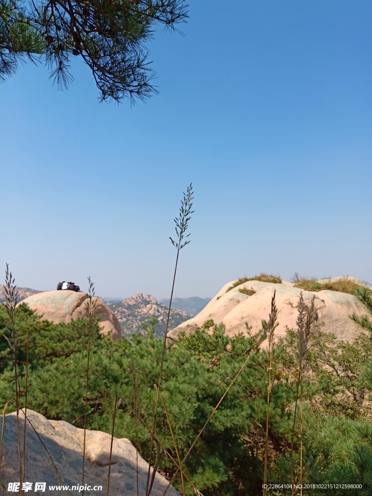 山峰  五莲山 蓝天 山顶小草