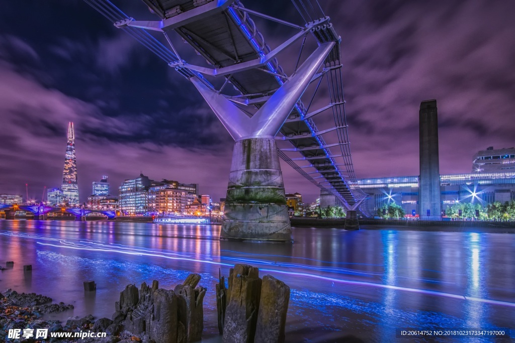 夜色下的河道风景