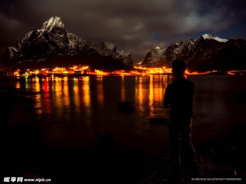 夜色下的河道美景