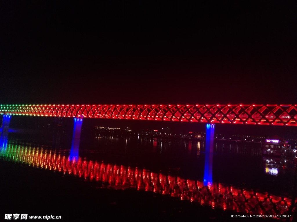 丹江网红桥水中倒影