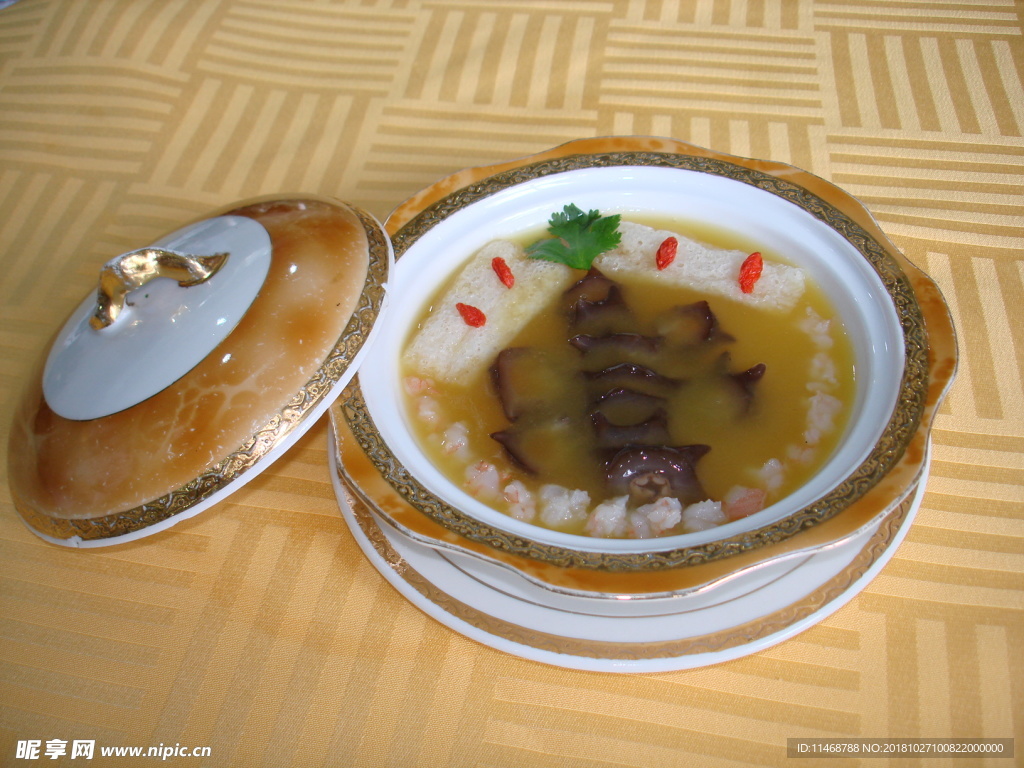 竹荪海参鲜虾煲