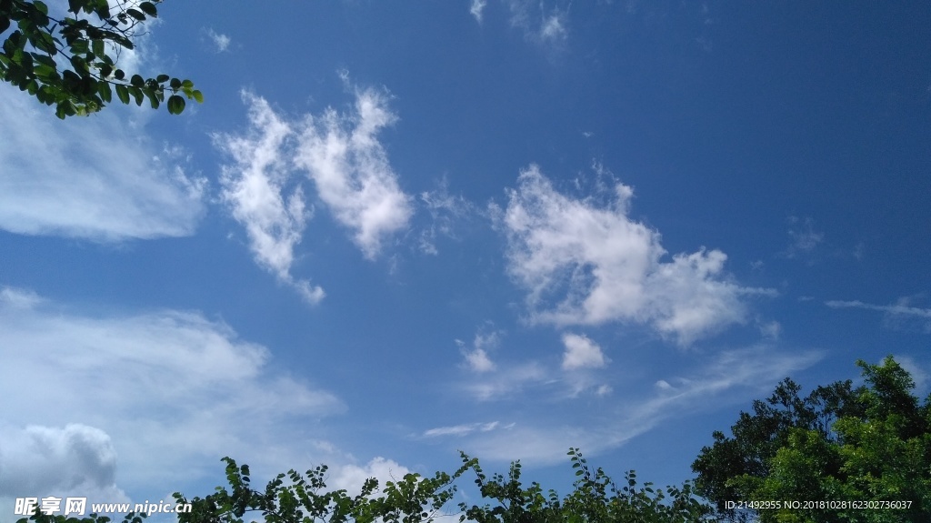 天空白云