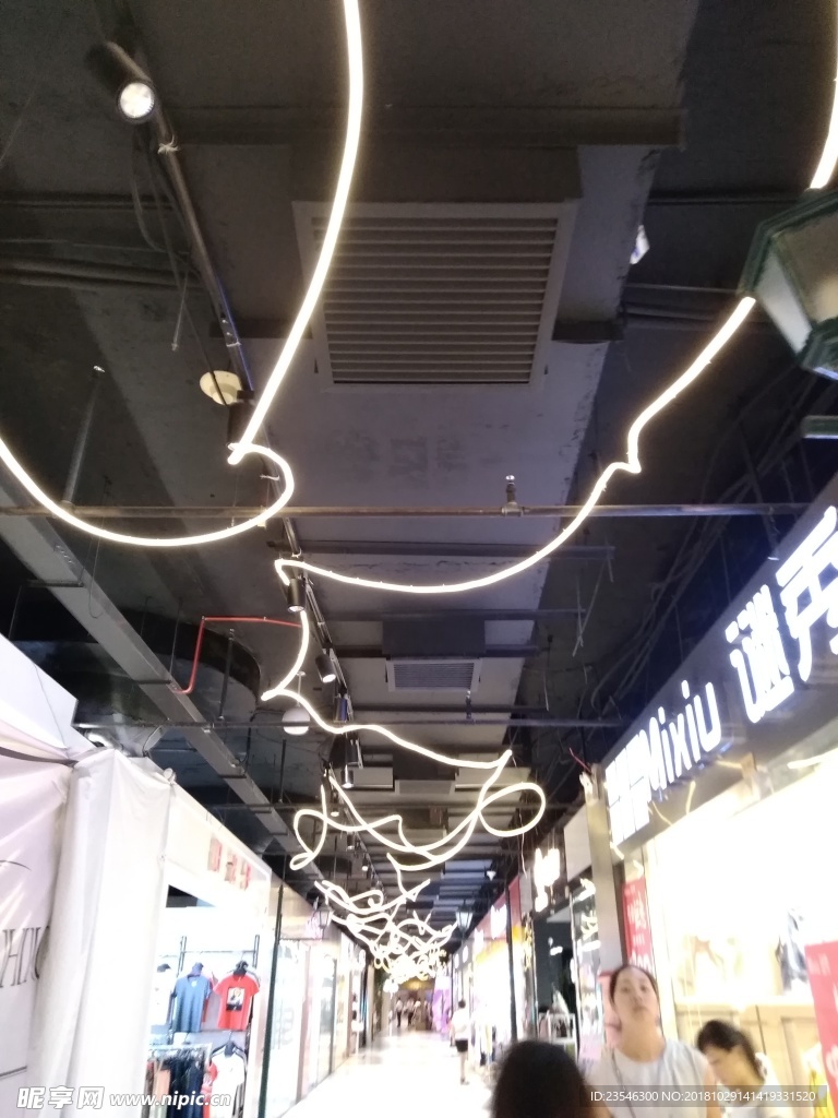 地下街景