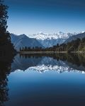 湖光倒影