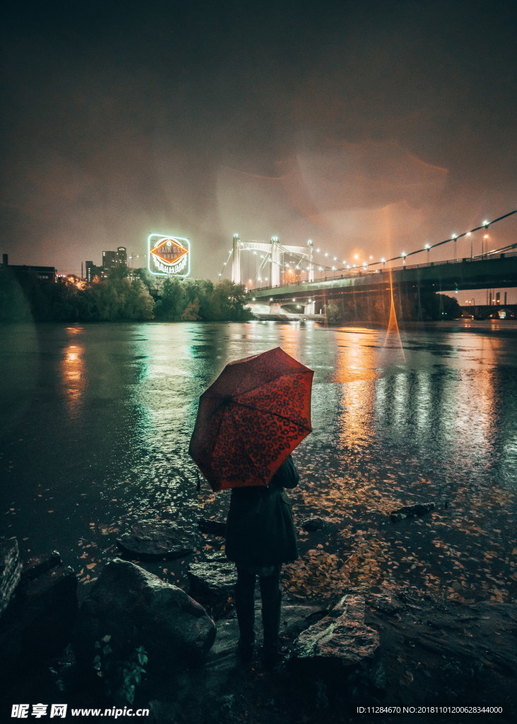 朦胧雨夜