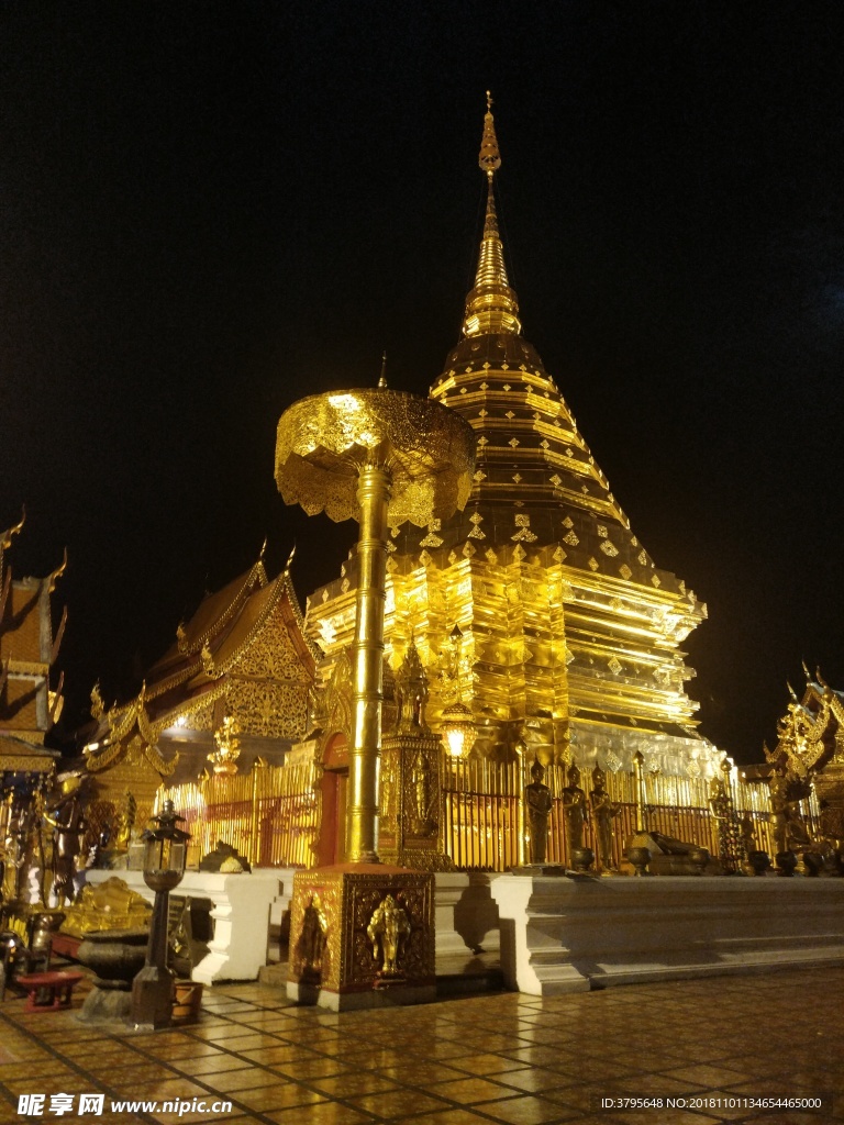 素贴山双龙寺夜景