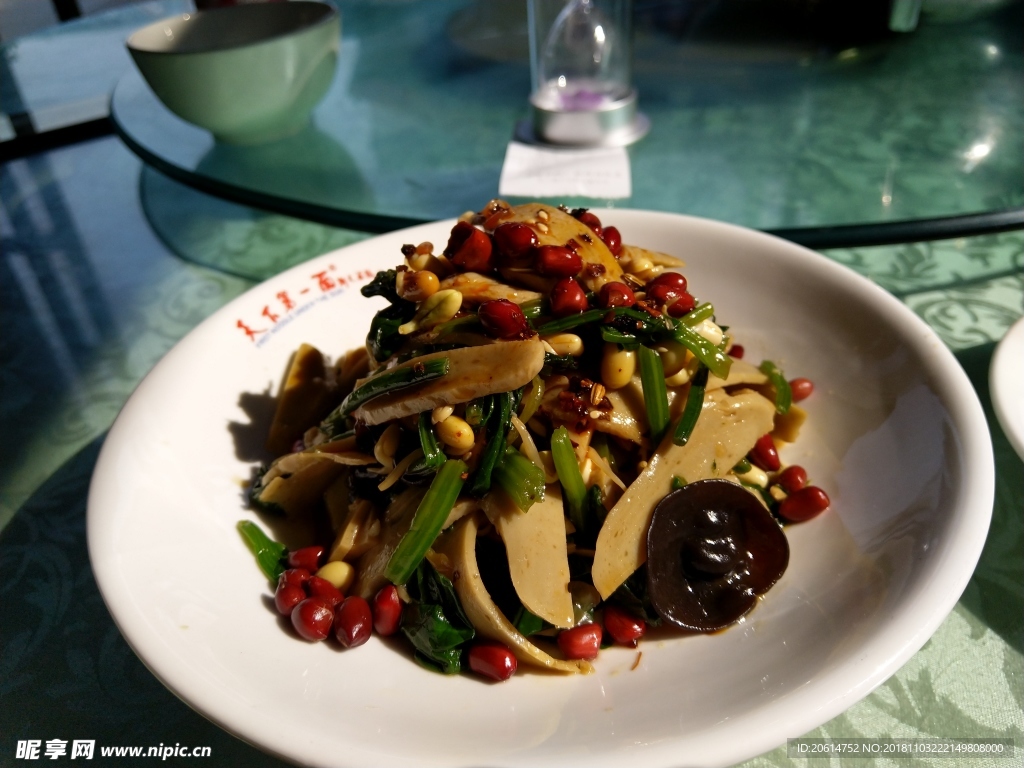 花生拌面筋美食