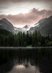 阴天山景