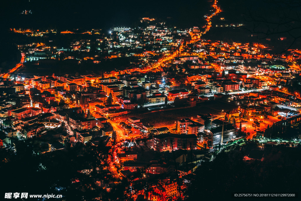 夜幕下的城市