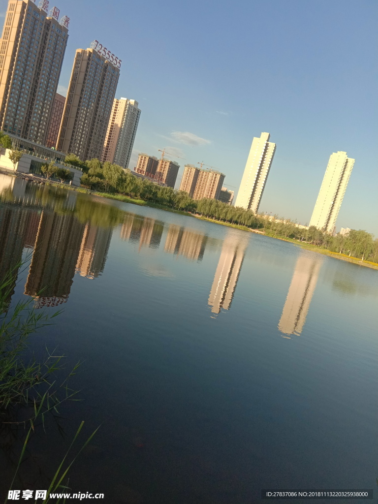 湖 倒影 建筑物 高层