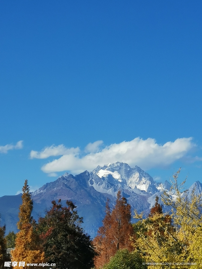 丽江古城雪山