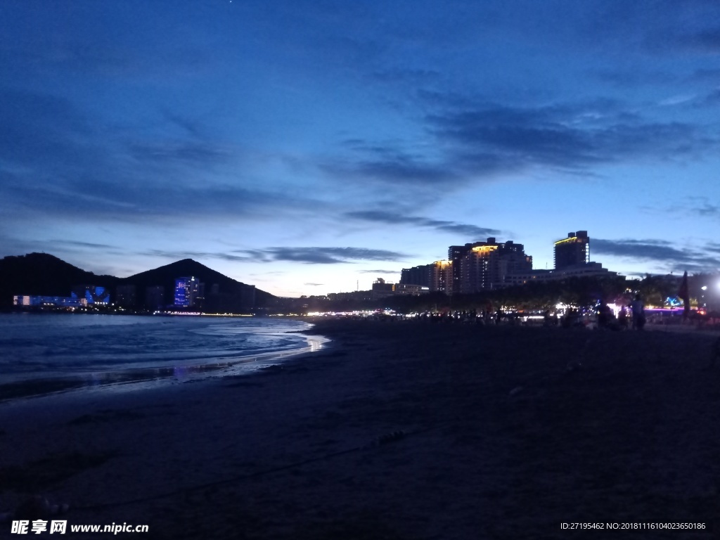 海南 三亚 夜景 蓝天 白云