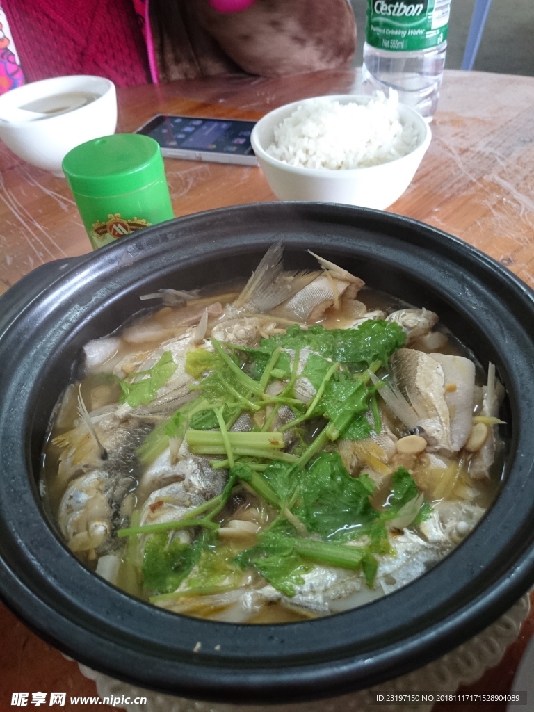 砂锅焖鱼