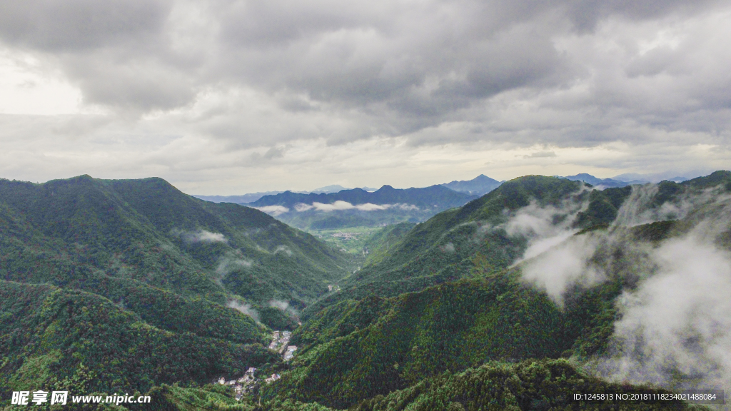 航拍群山