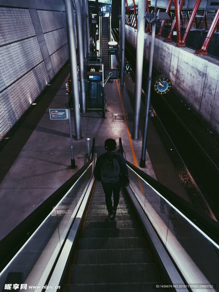 下电梯