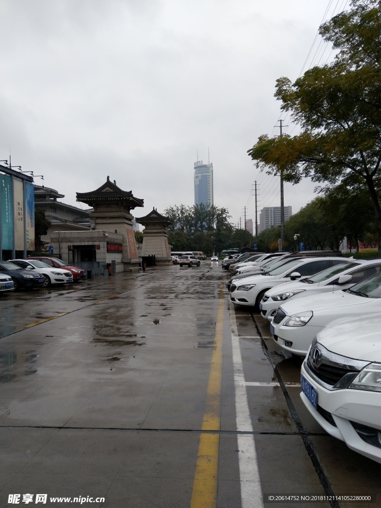 雨天的城市街道