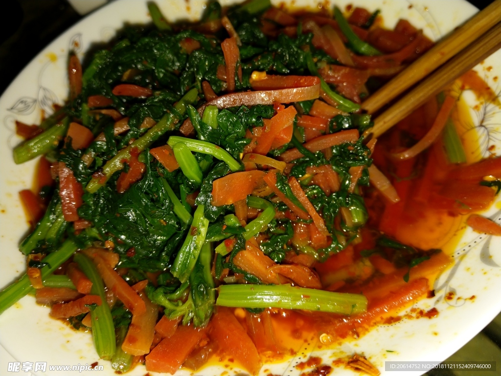 胡萝卜拌青菜