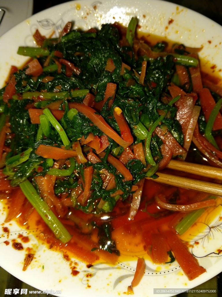 胡萝卜拌青菜