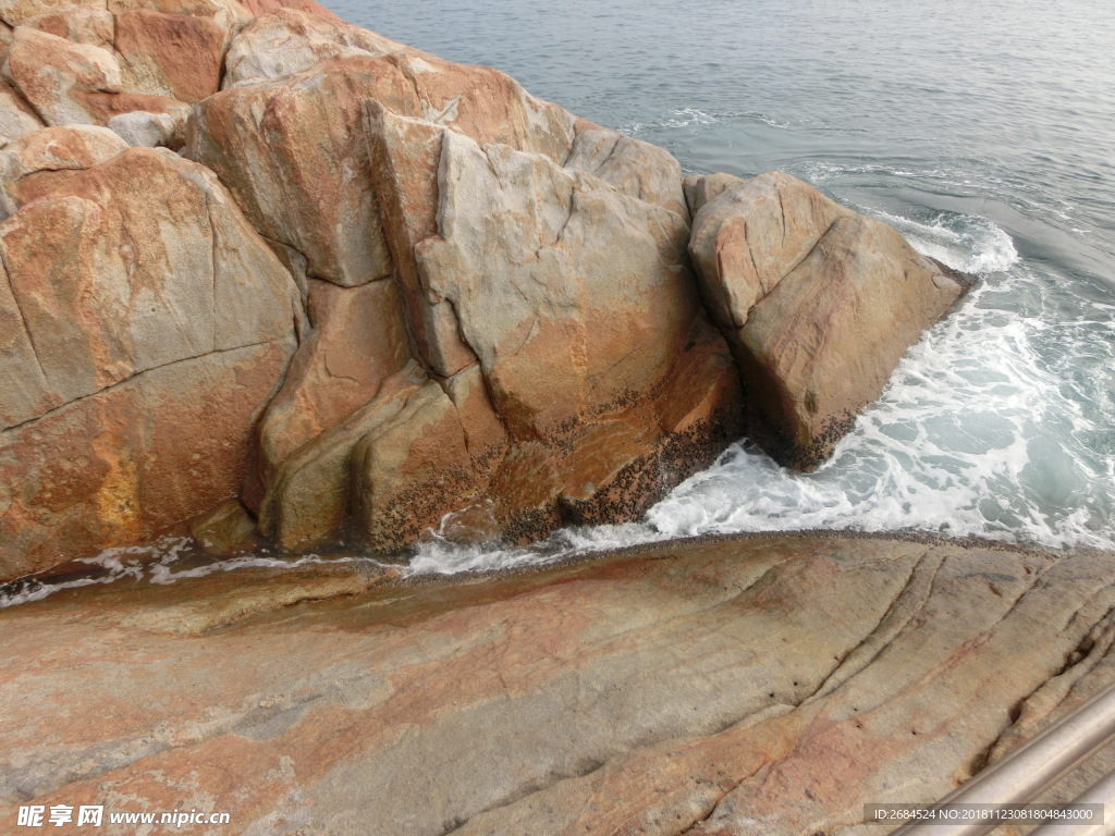 海浪岩石