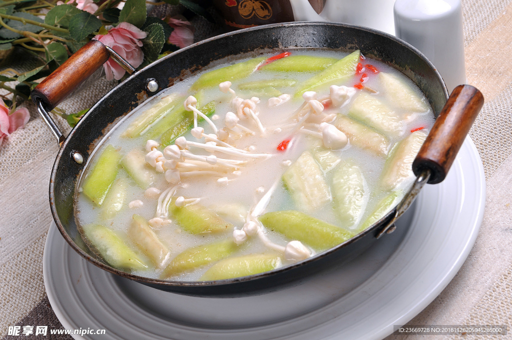 锅仔野菌煮圣瓜