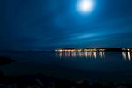 夜晚蓝色海滩