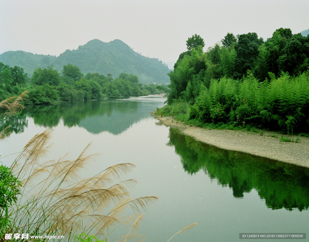 小河静悄悄