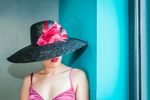 戴帽子的女人