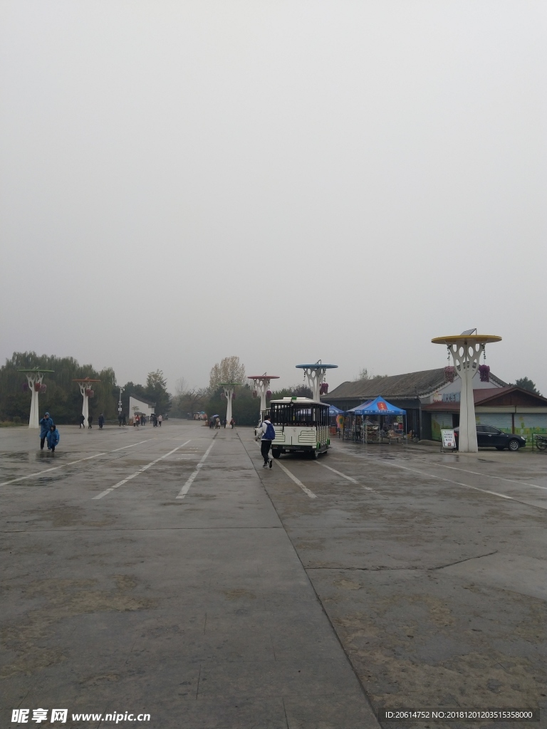 雨天的公园风景