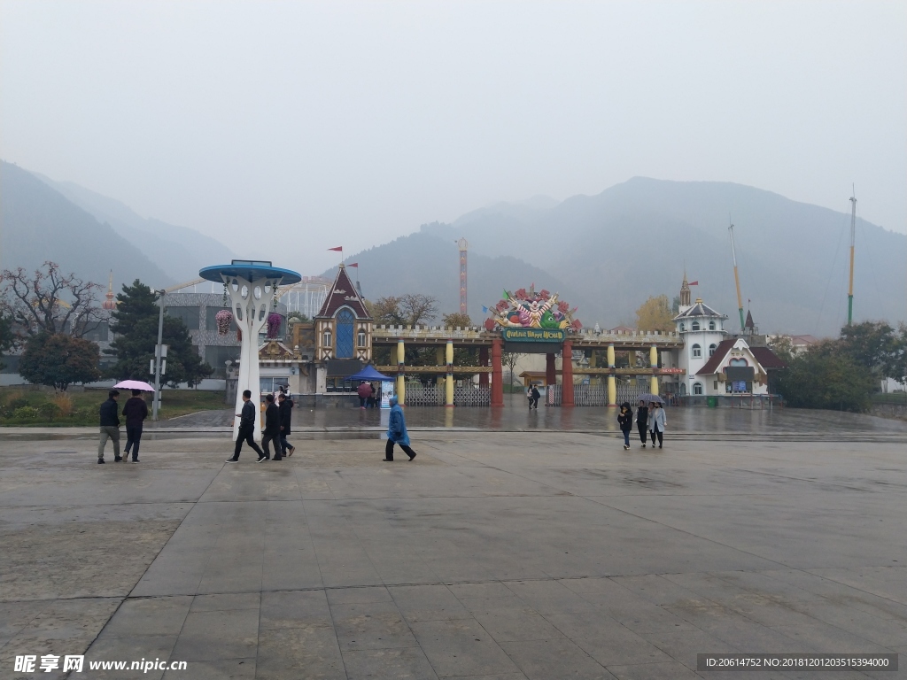 雨天的公园风景