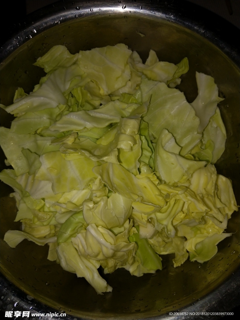盆子里的莲花白