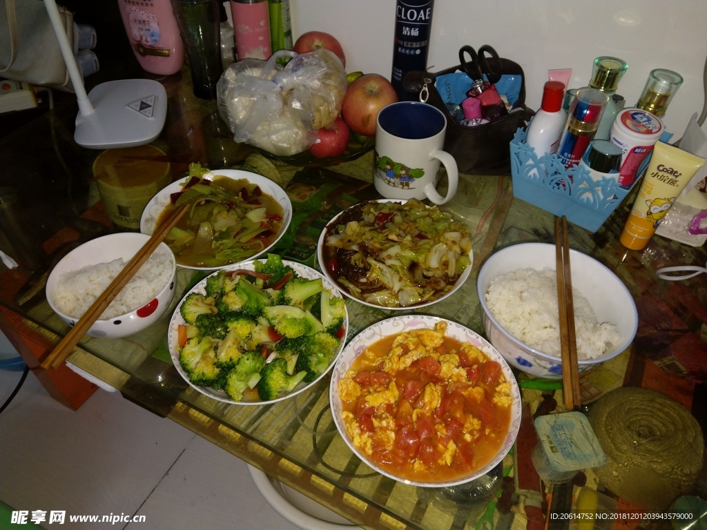 桌子上的美食