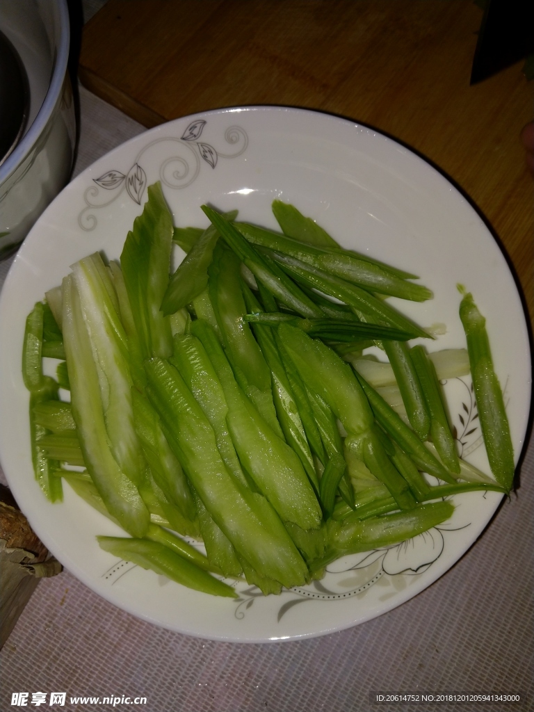 碗里的芹菜