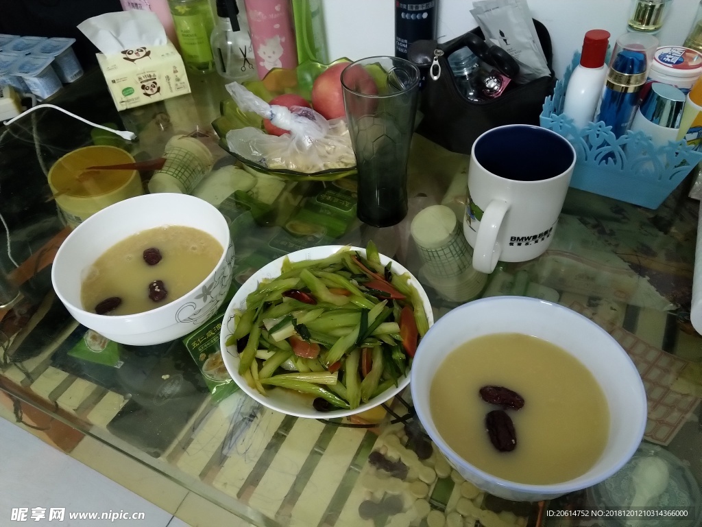 桌子上的美食