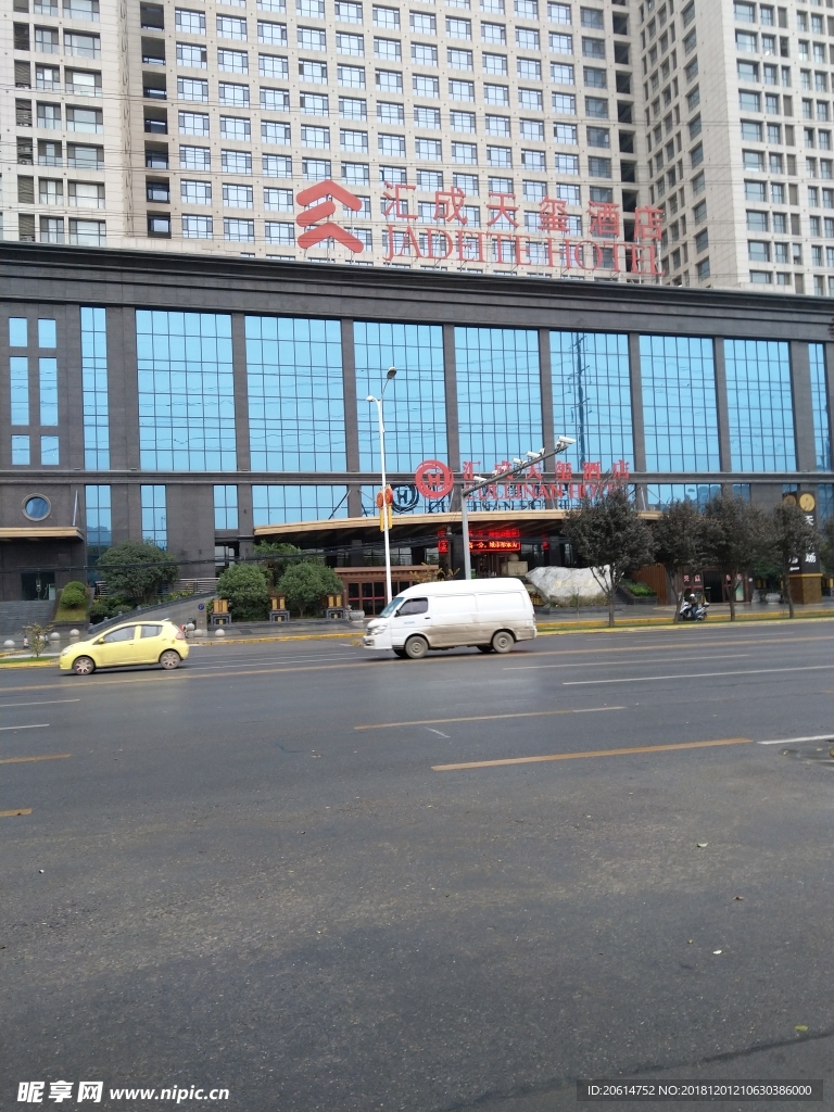 雨天的城市街道