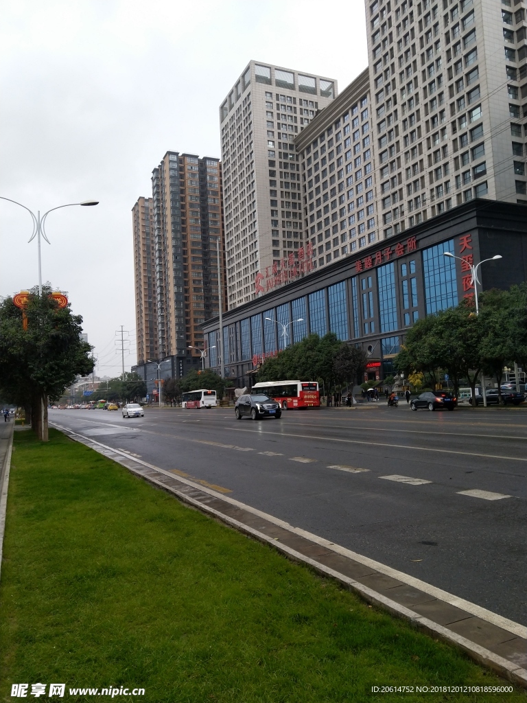 雨天的城市街道