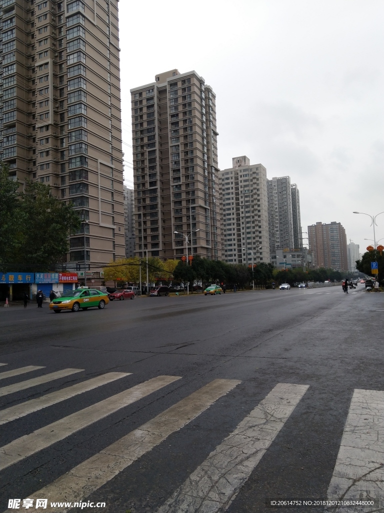 雨天的城市街道