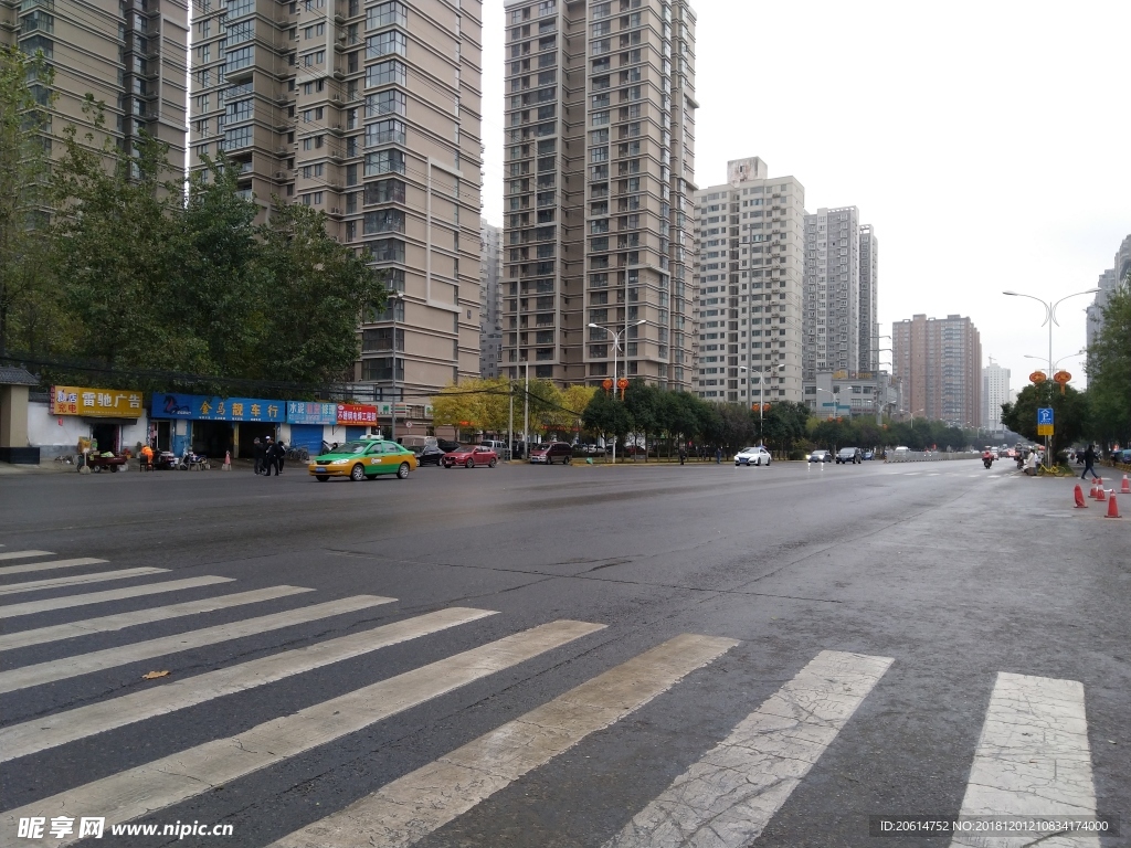 雨天的城市街道