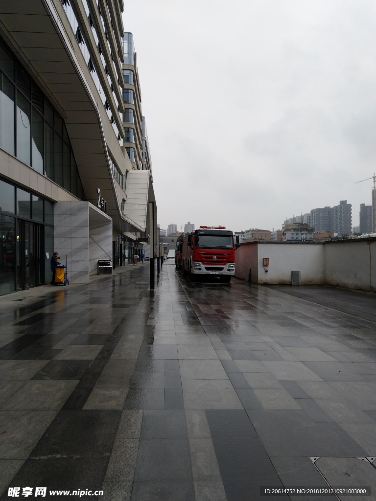 雨天的城市街道