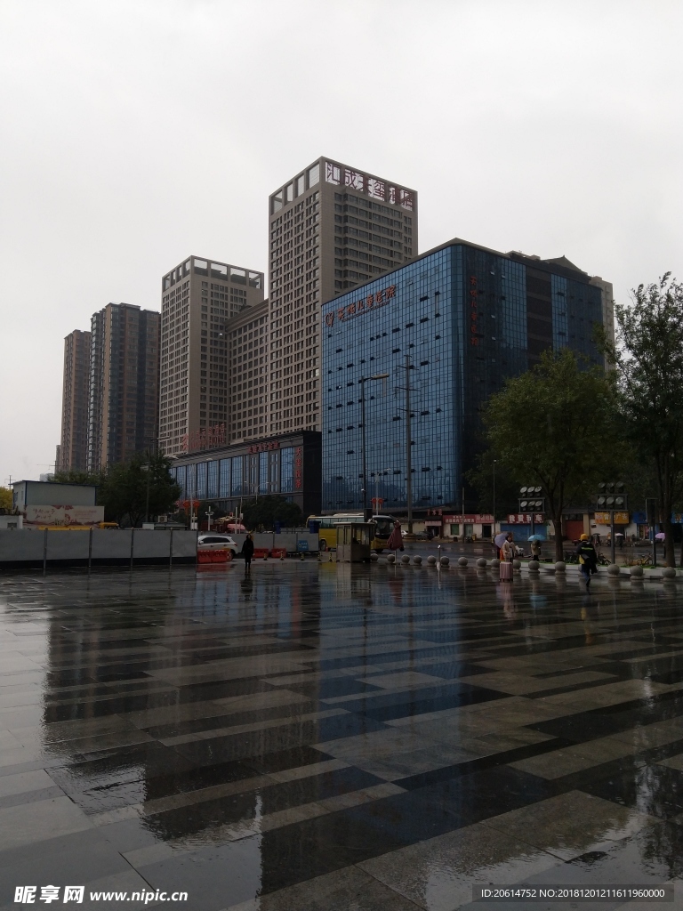雨天的城市街道