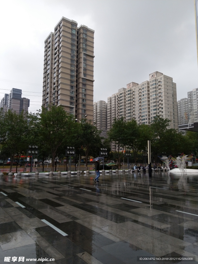 雨天的城市街道