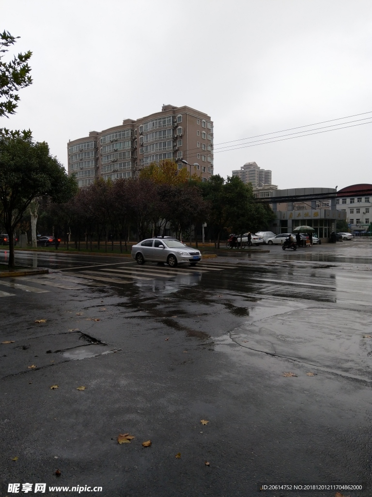 雨天的城市街道